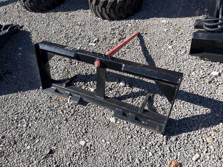 #827-•-kivel-skid-steer-bale-spear-image-3