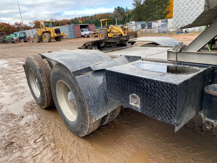 peterbilt-357-image-16