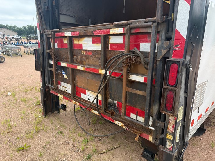 #3325-•-marion-20.5’-van-body-with-lift-gate-image-23