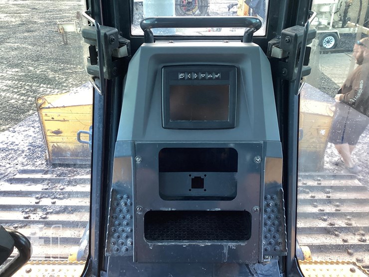 2021-deere-750l-image-14