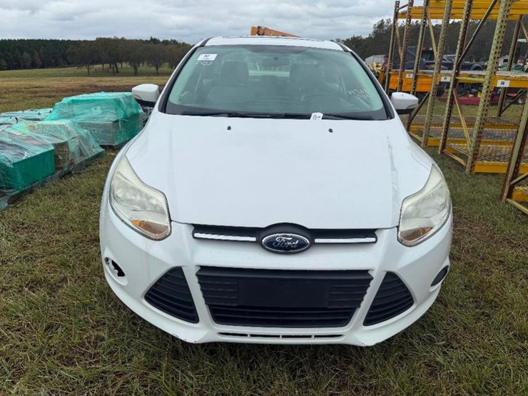 2013-ford-focus-(at,-2.0l,-sunroof,-radio-does-image-2