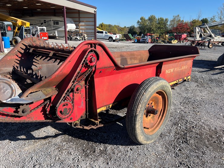 new-holland-327-image-8