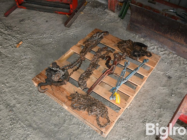 pallet-of-chains,-pulley,-binders-image-1
