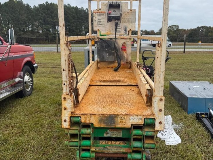 jlg-scissor-lift-image-2