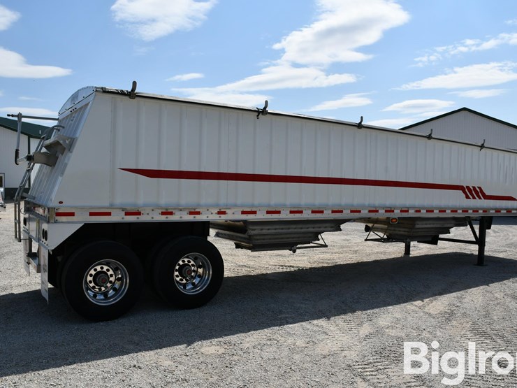 2020-neville-trailer-image-5