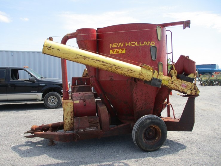 new-holland-357-image-1