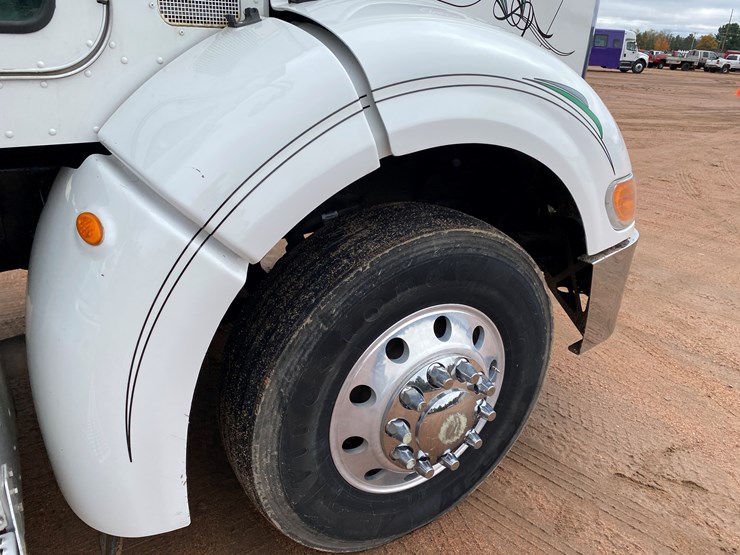 2012-peterbilt-384-image-47