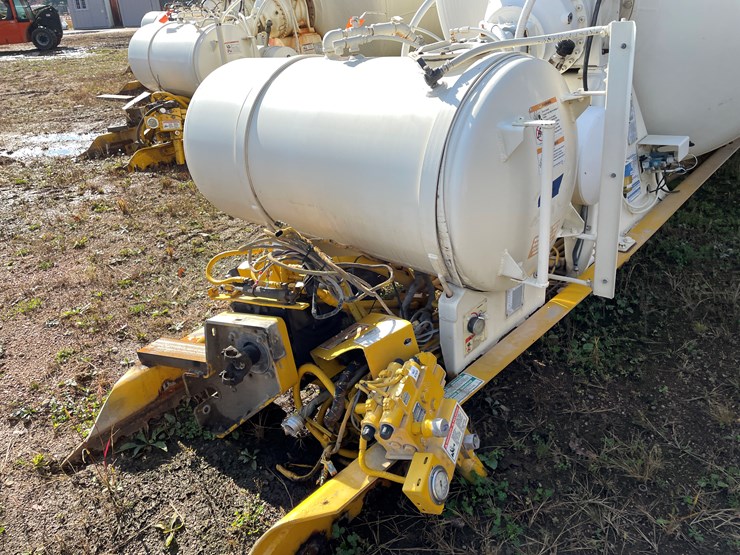 #3372-•-mcneilus-cement-mixer-drum-with-chutes-and-controls-image-7