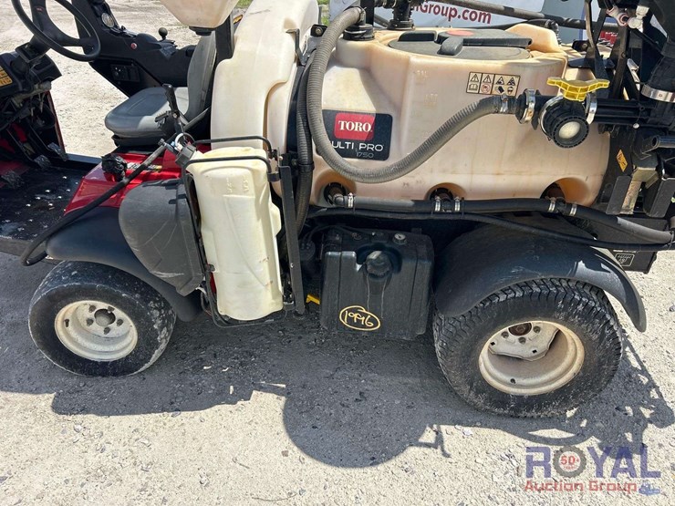 2015-toro-multi-pro-1750-175-gallon-turf-sprayer-cart-image-9