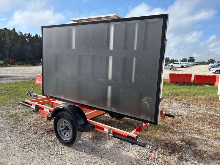 2021-k-and-k-system-mb3l-s/a-solar-towable-message-board-image-4