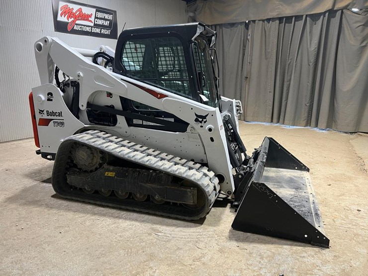 2023-bobcat-t740-image-6