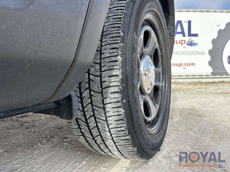 2016-ford-explorer-image-24