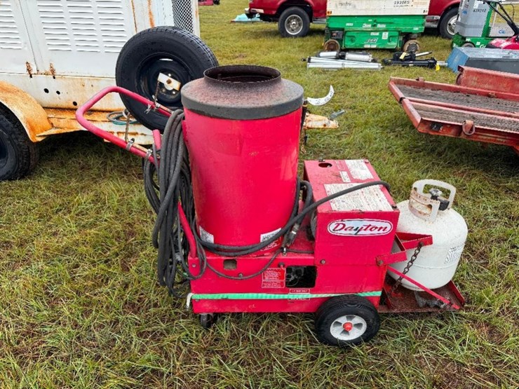 dayton-500-psi-propane-pressure-washer-image-1