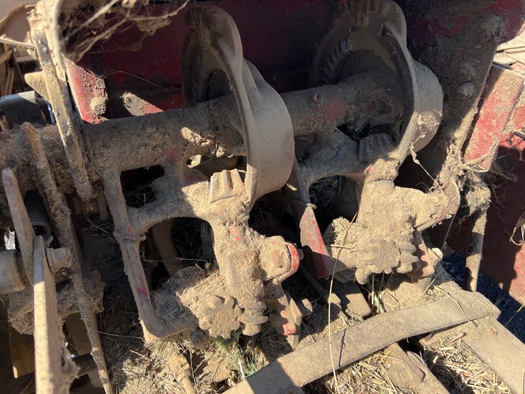 new-holland-65-image-3