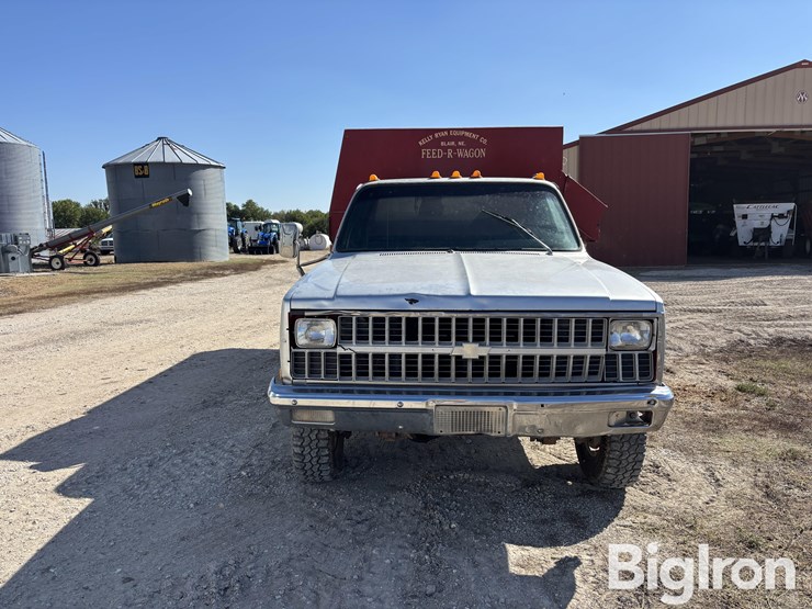 1982-chevrolet-k30-4x4-feed-truck-image-2