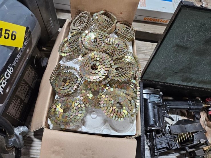 #2457-•-roofing-nail-gun-&-assorted-nails-image-2