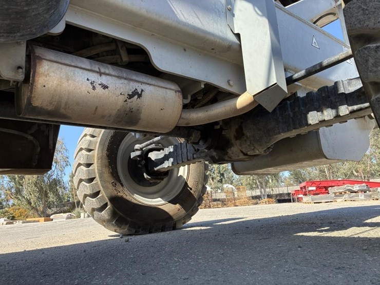 2012-skyjack-vr843d-image-10