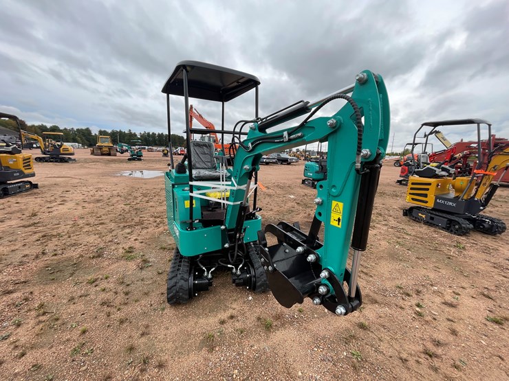 #1688-•-agt-h15r-mini-excavator-image-2