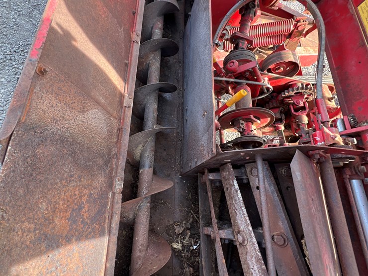 new-holland-770-image-10