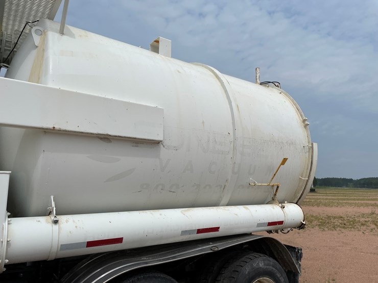 2011-peterbilt-365-image-30