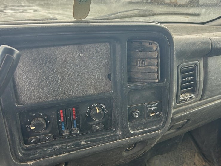 2003-chevrolet-silverado-2500-image-11