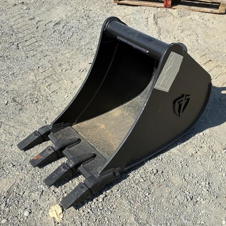 Sany Excavator Bucket W/ Teeth 18"