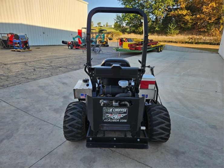#2482-•-2012-dixie-chopper-xcaliber-3366-zero-turn-mower-image-4
