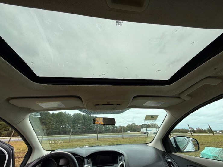 2013-ford-focus-(at,-2.0l,-sunroof,-radio-does-image-15