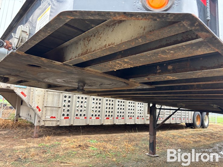 2013-neville-trailer-image-20