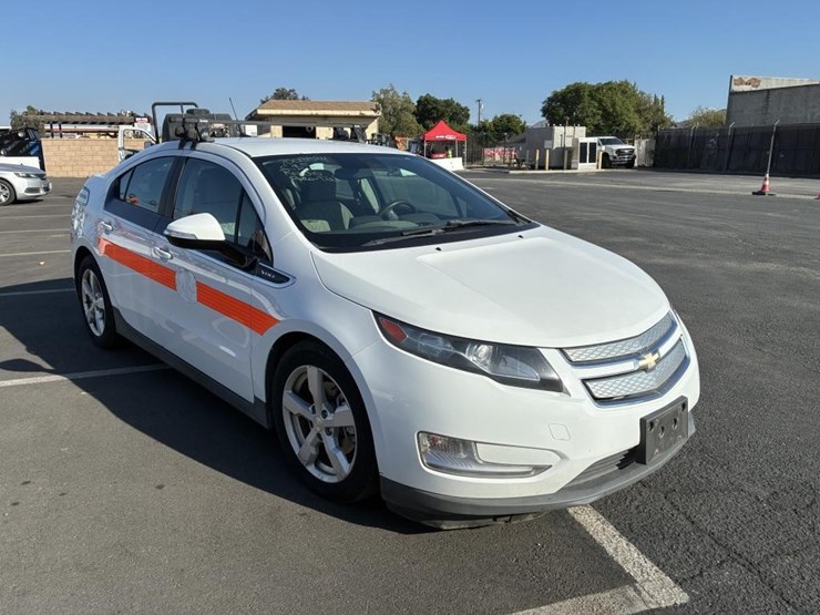 2014-chevrolet-volt-hatchback-image-2