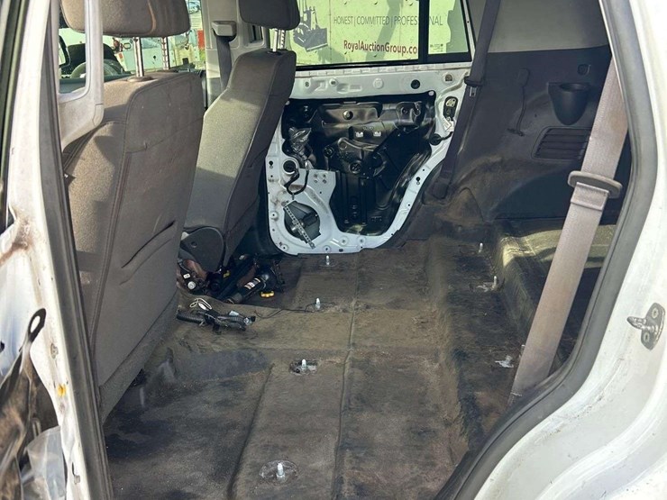 2016-chevrolet-tahoe-image-23