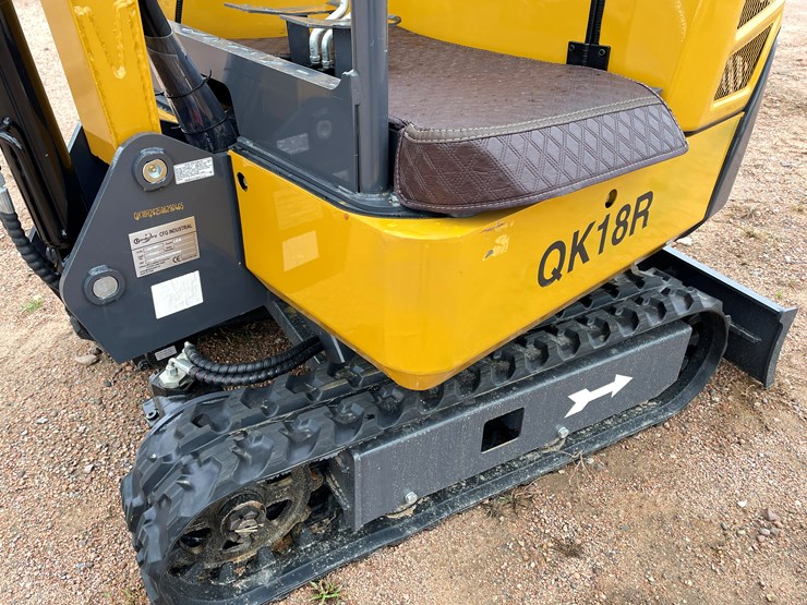 #1799-•-agt-qk18r-mini-excavator-image-11