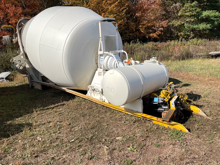 #3372-•-mcneilus-cement-mixer-drum-with-chutes-and-controls-image-3