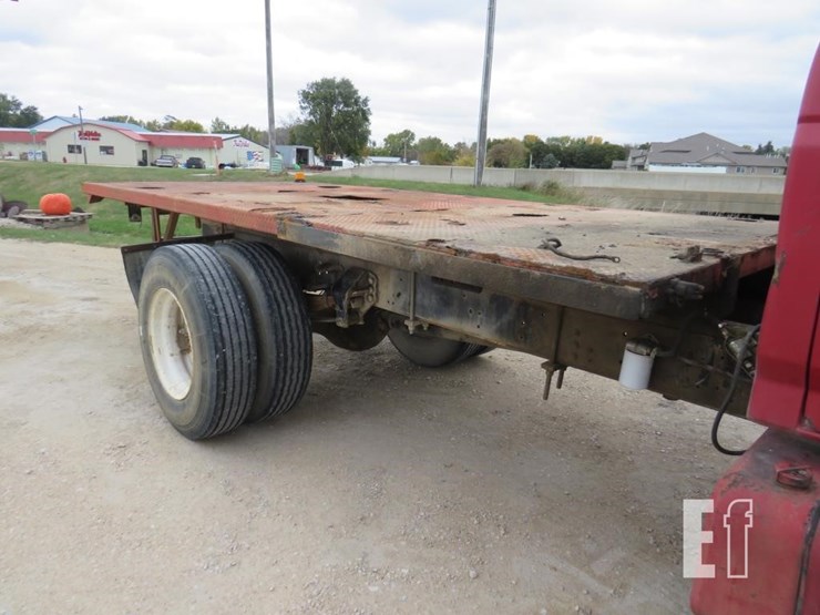 1982-ford-f700-image-3