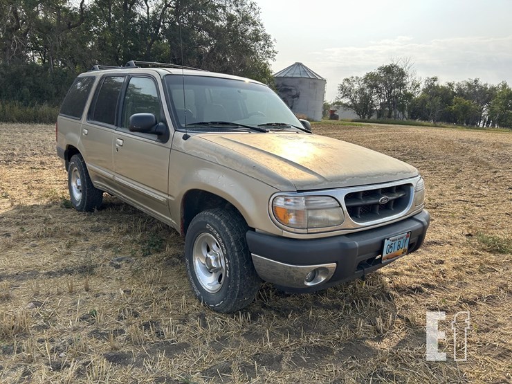 2001-ford-explorer-xlt-image-3