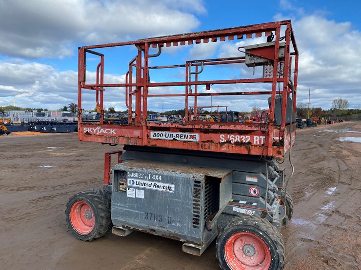 2016-skyjack-sj6832rt-image-7