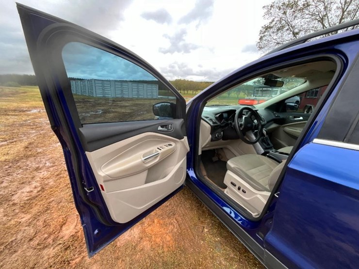 2015-ford-escape-se-image-11