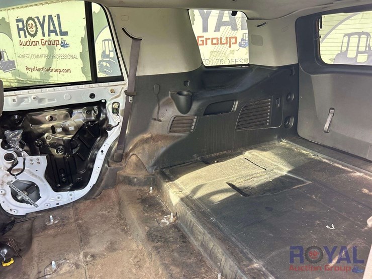 2016-chevrolet-tahoe-image-24