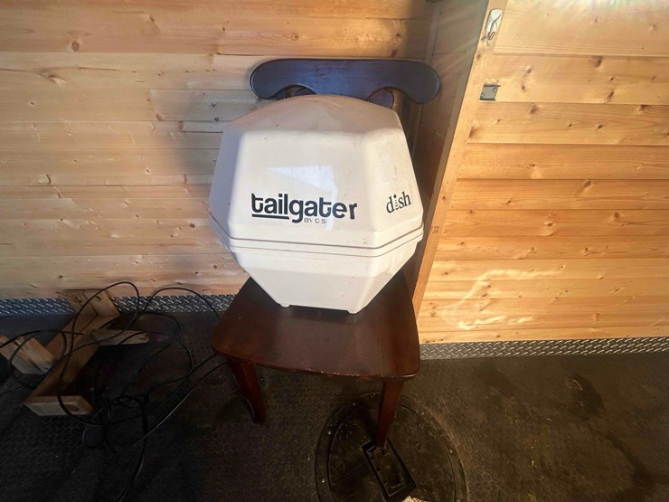 ice-castle-fish-house-image-28