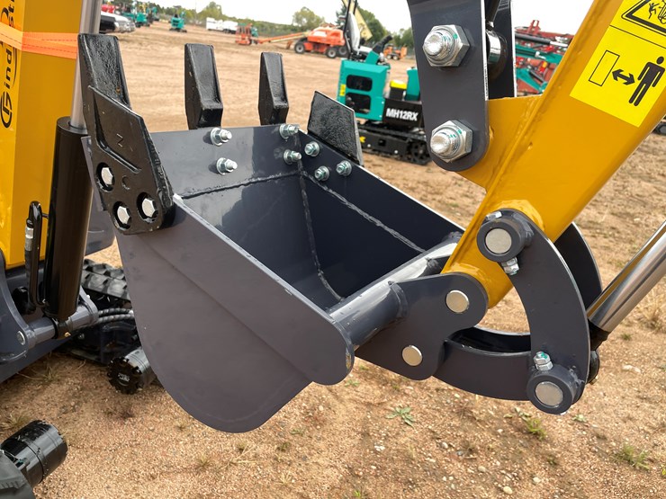 #1796-•-agt-mx20r-mini-excavator-image-18