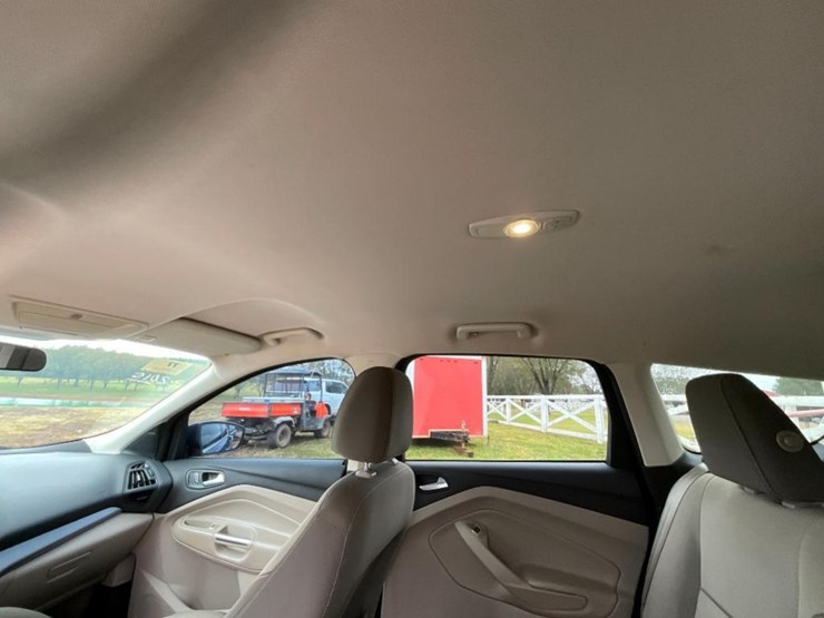 2015-ford-escape-se-image-19