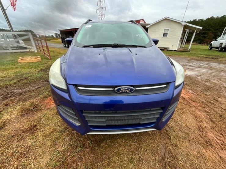 2015-ford-escape-se-image-2