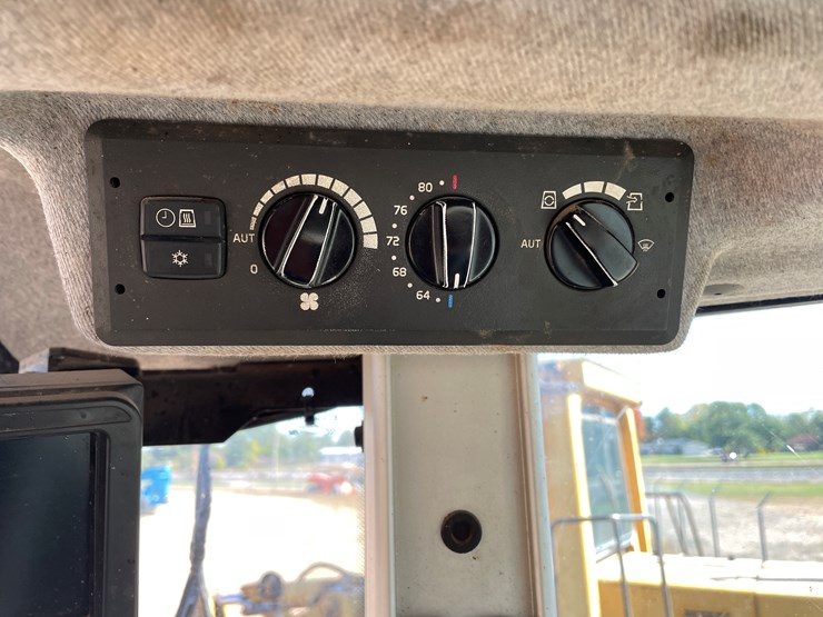 2015-volvo-l70h-image-57