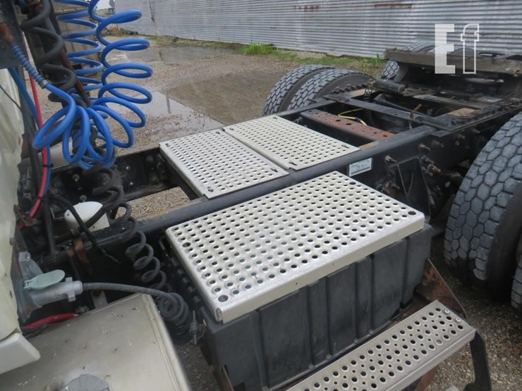 2013-international-prostar-image-4