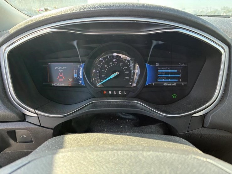 2016-ford-fusion-sedan-image-15