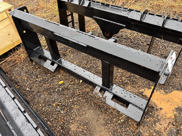 #40-•-skid-steer-pallet-fork-frame-image-2