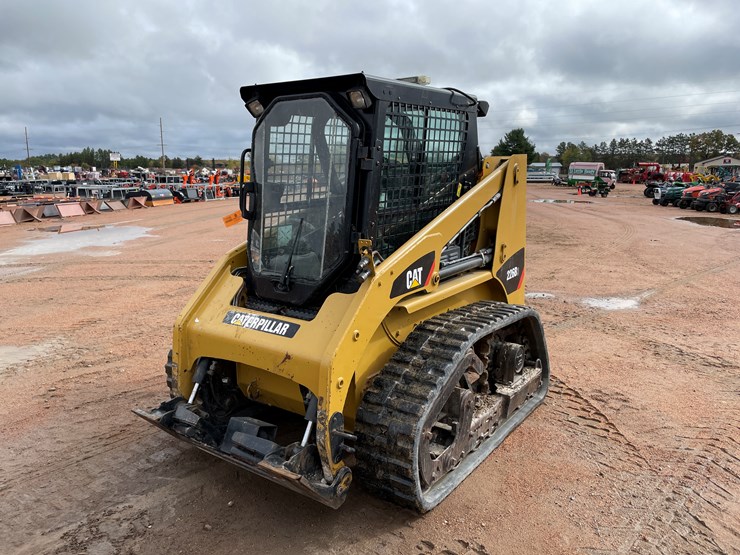 2012-caterpillar-226b3-image-1