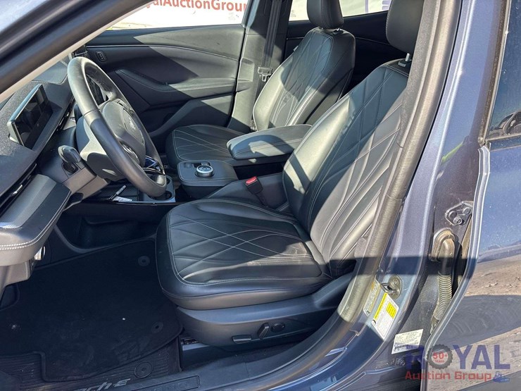 2021-ford-mustang-mach-e-image-12