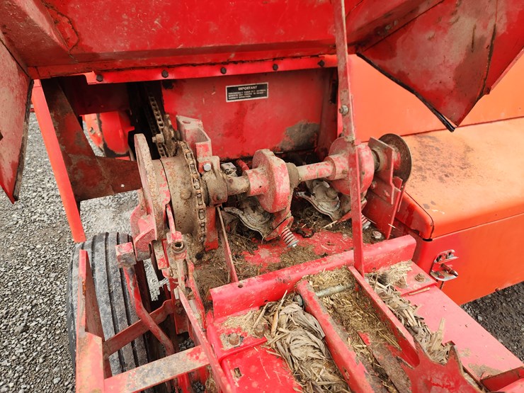 massey-ferguson-124-image-5