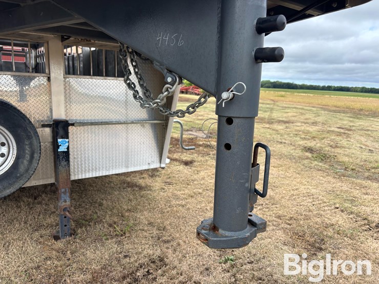 2019-travalum-tri/a-aluminum-gooseneck-livestock-trailer-image-10